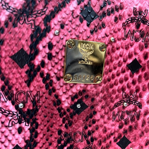 MCM MILLIE STUDDED PINK PHYTON DESIGN CLUTCH - Picture 5 of 9